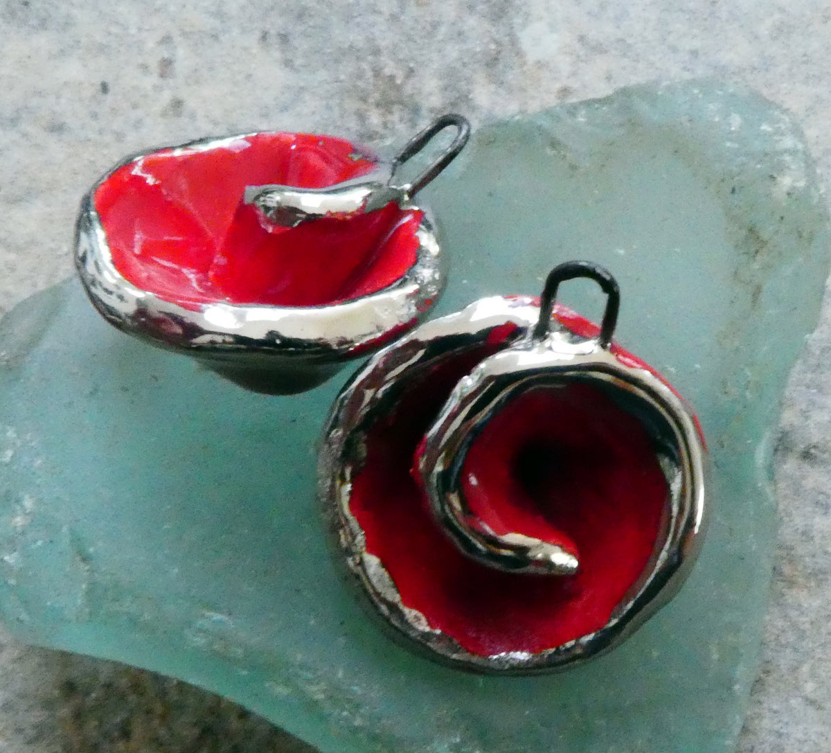 Ceramic Lustre Rimmed Coiled Charms - Red