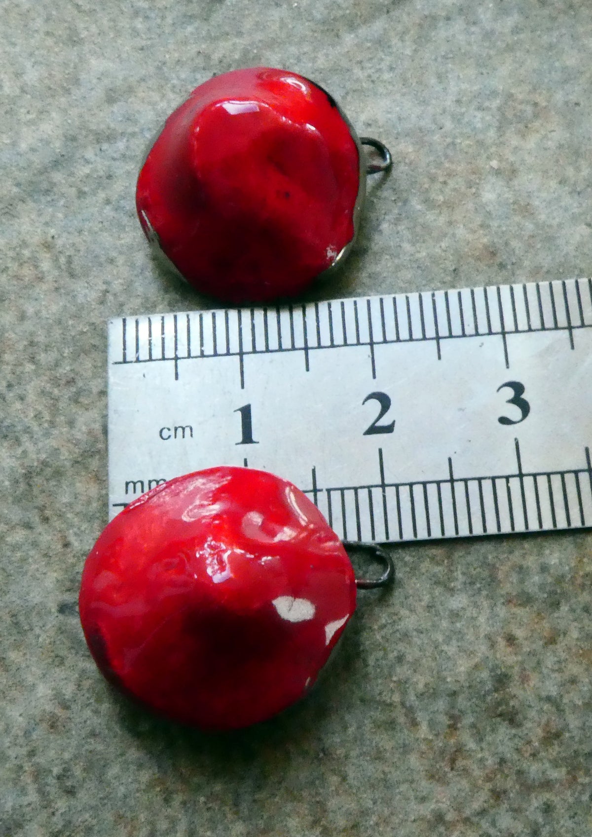Ceramic Lustre Rimmed Coiled Charms - Red