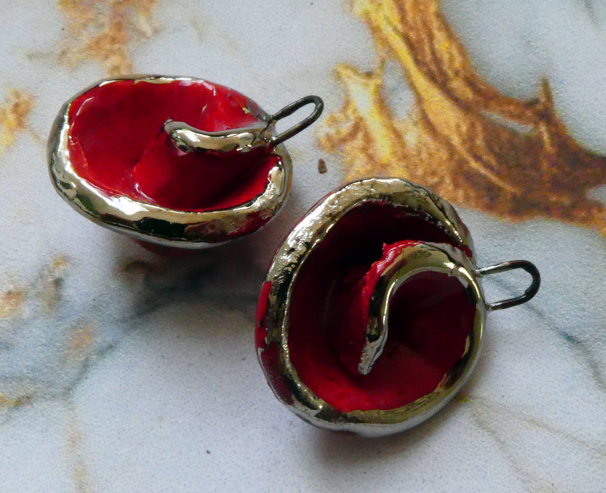 Ceramic Lustre Rimmed Coiled Charms - Red