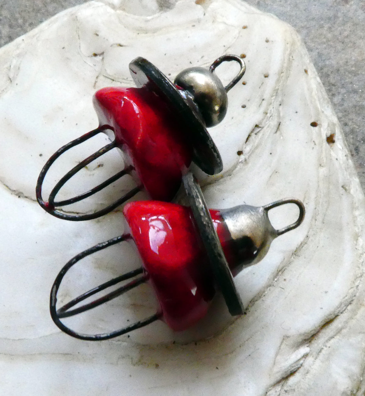 Ceramic Grungy Hoopy Connectors- Red