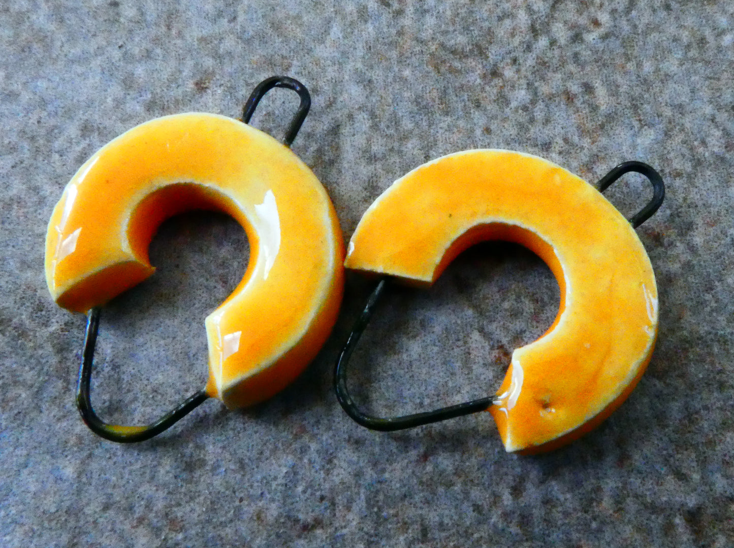 Ceramic Little Horseshoe Earring Connectors - Yellow