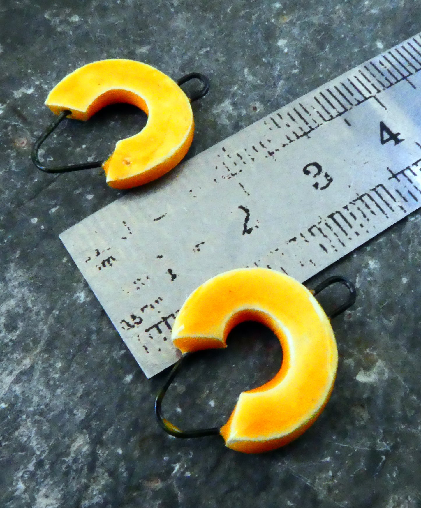 Ceramic Little Horseshoe Earring Connectors - Yellow
